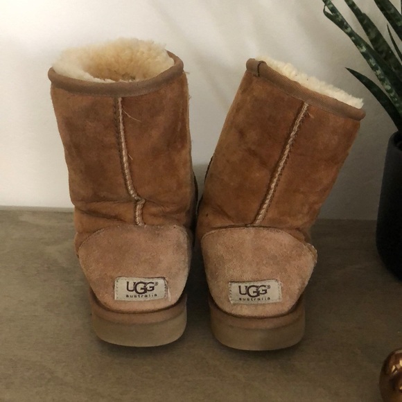 UGGS - Picture 2 of 5
